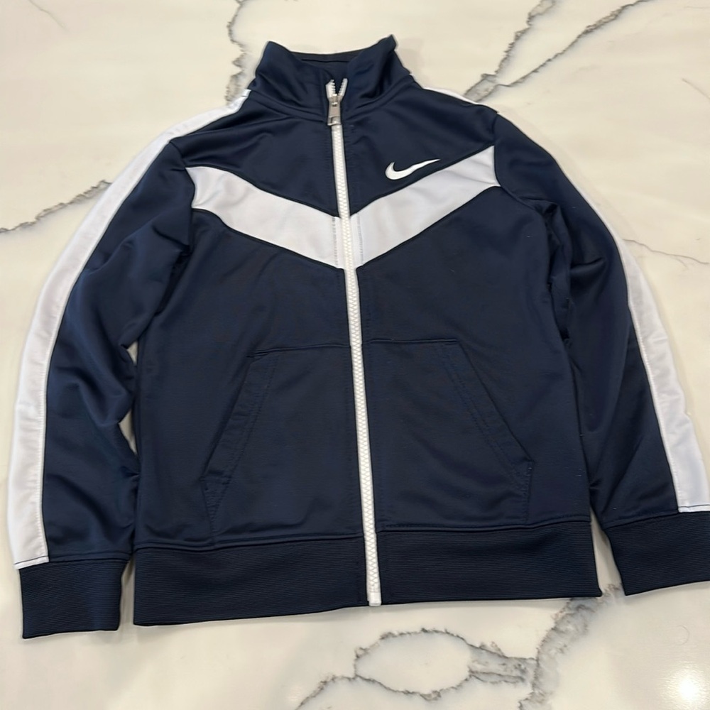 Boys Nike's navy blue and white zip up light weight jacket size M 5